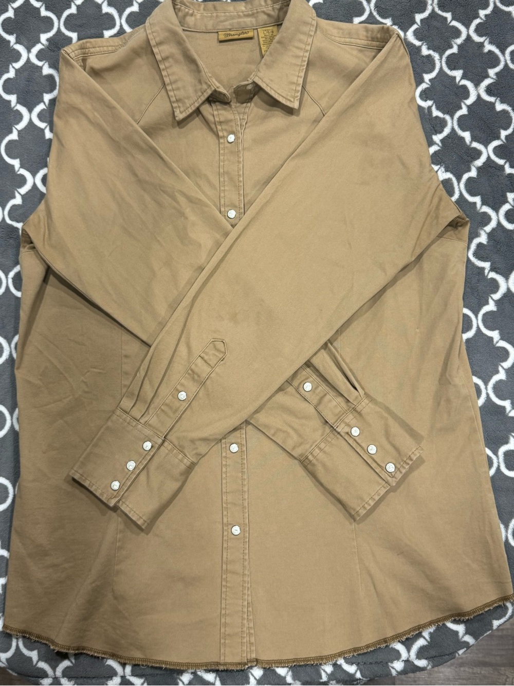 Wrangler Men's Khaki/Tan Long-Sleeve Button-Down Work Shirt